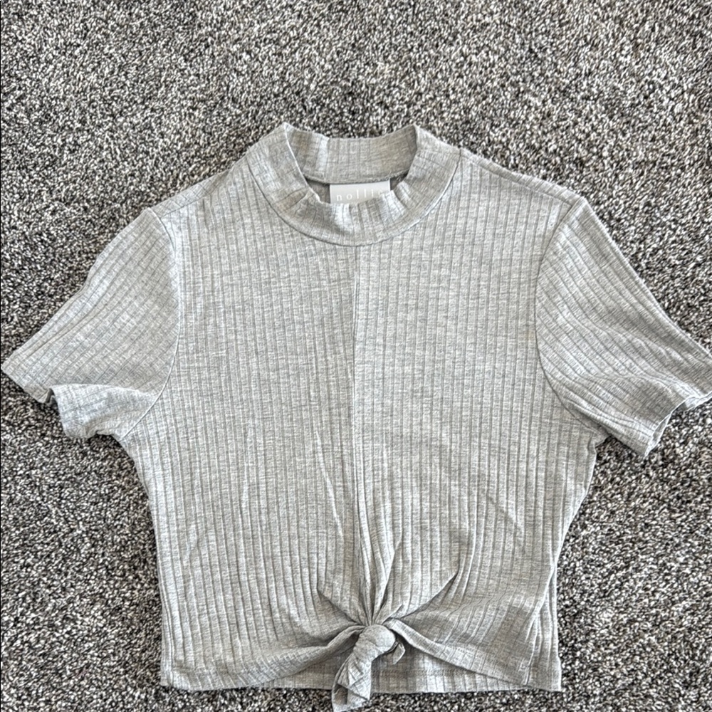 Women’s cropped mock neck. Twist knot front. Ribbed. Medium